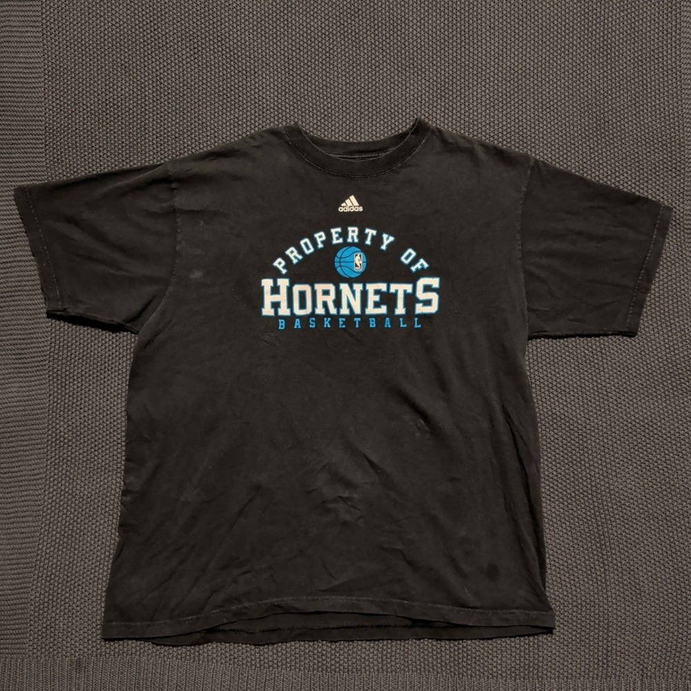 Adidas T-Shirt Mens XL Black Property of Hornets Basketball NBA Graphic Tee